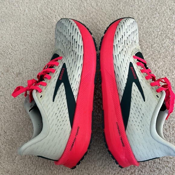 Women’s Brooks Hyperion Tempp 8.5 - Picture 4 of 9